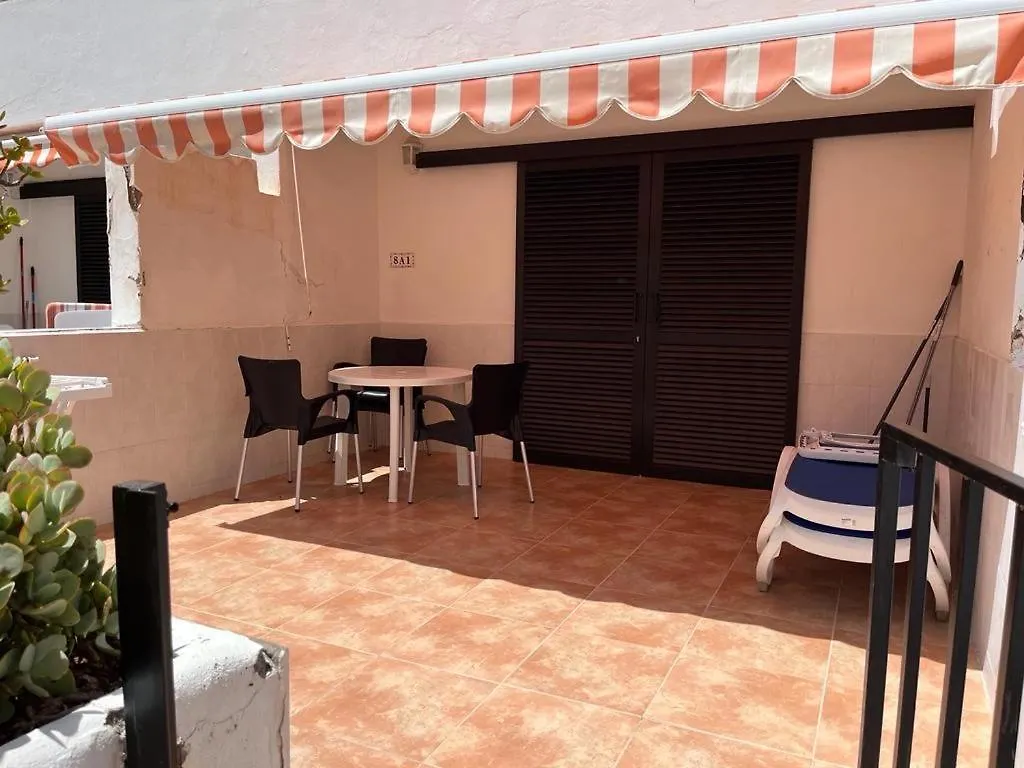 Apartment 8A1 Victoria Court 1 아로나
